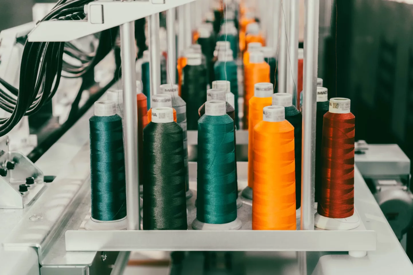 Madeira Polyneon Green utilisé pour la broderie textile écoresponsable
